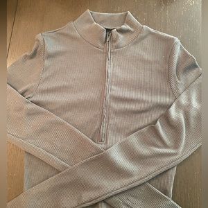Yesstyle athletic shirt